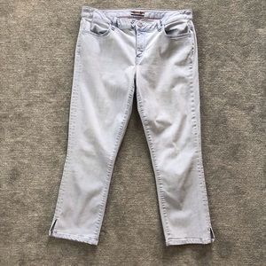 Tommy Hilfiger Women’s Lightwash Cropped Jeans